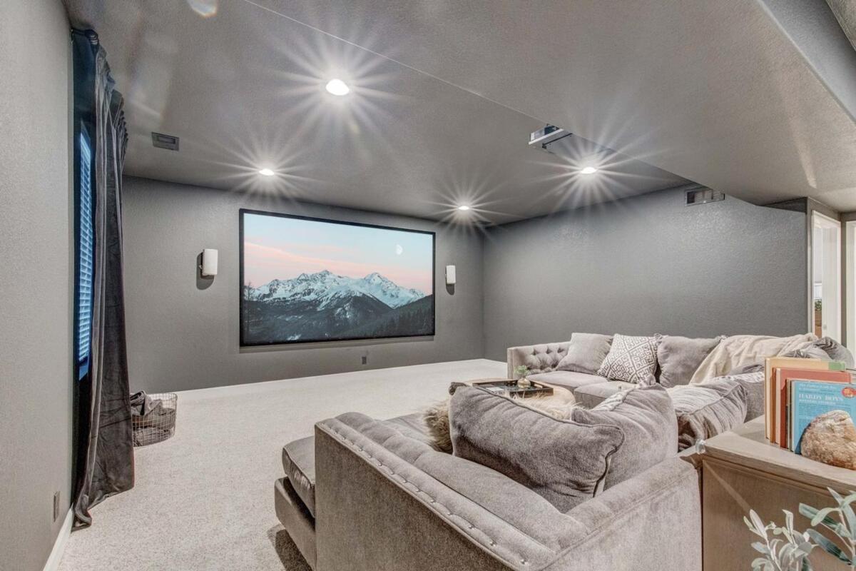 5400sqft 6br 5bath Office, Theater, Game Holiday home