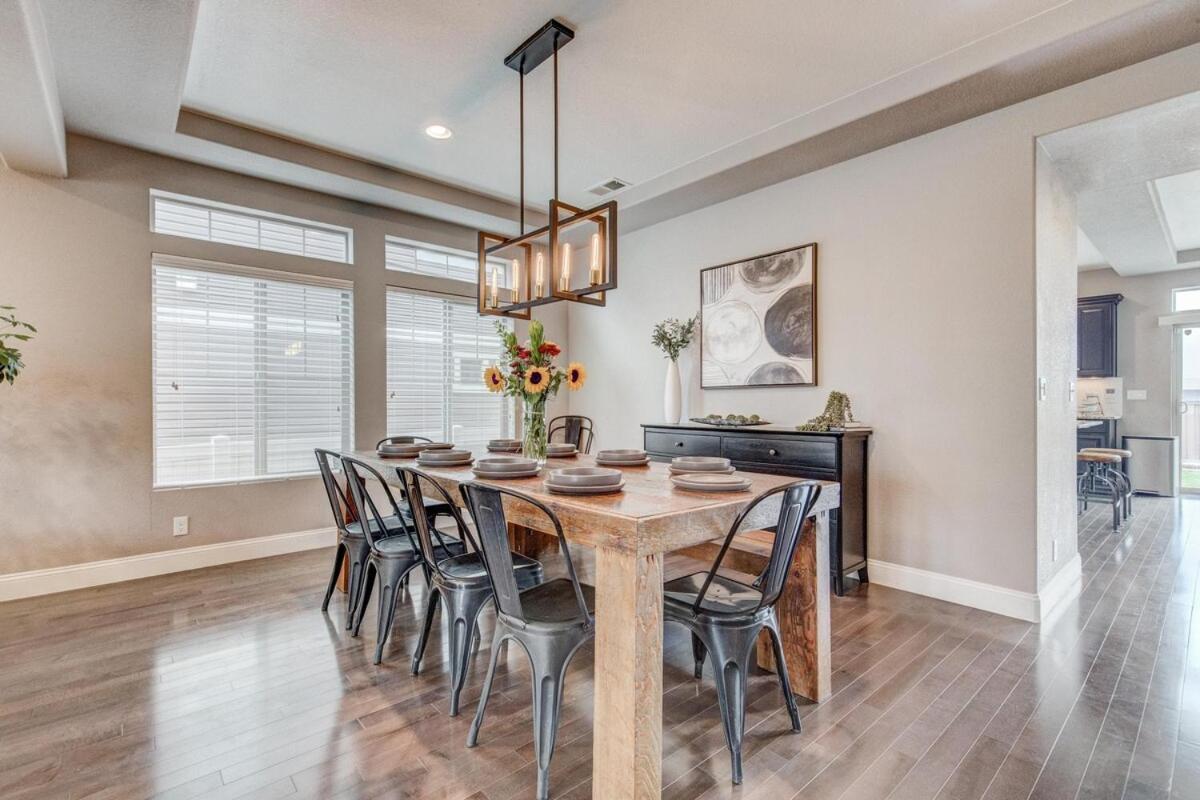 Holiday home 5400sqft 6br 5bath Office, Theater, Game