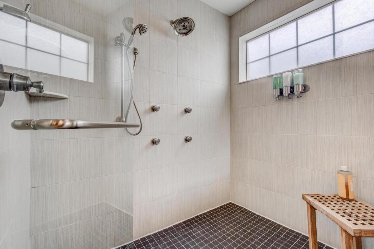 5400sqft 6br 5bath Office, Theater, Game Holiday home *