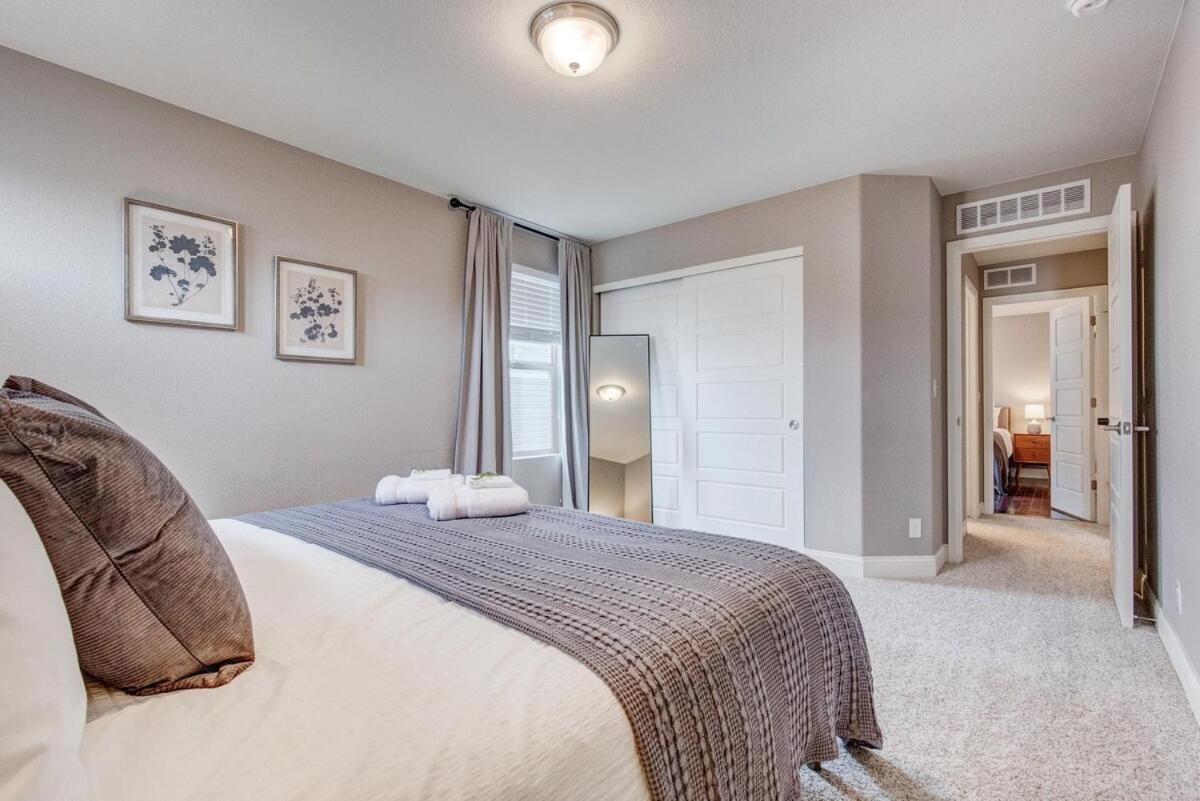 Holiday home 5400sqft 6br 5bath Office, Theater, Game