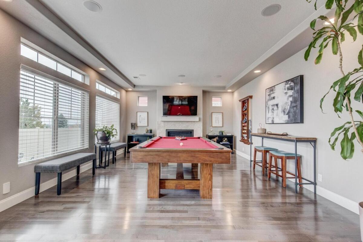 Holiday home 5400sqft 6br 5bath Office, Theater, Game Denver