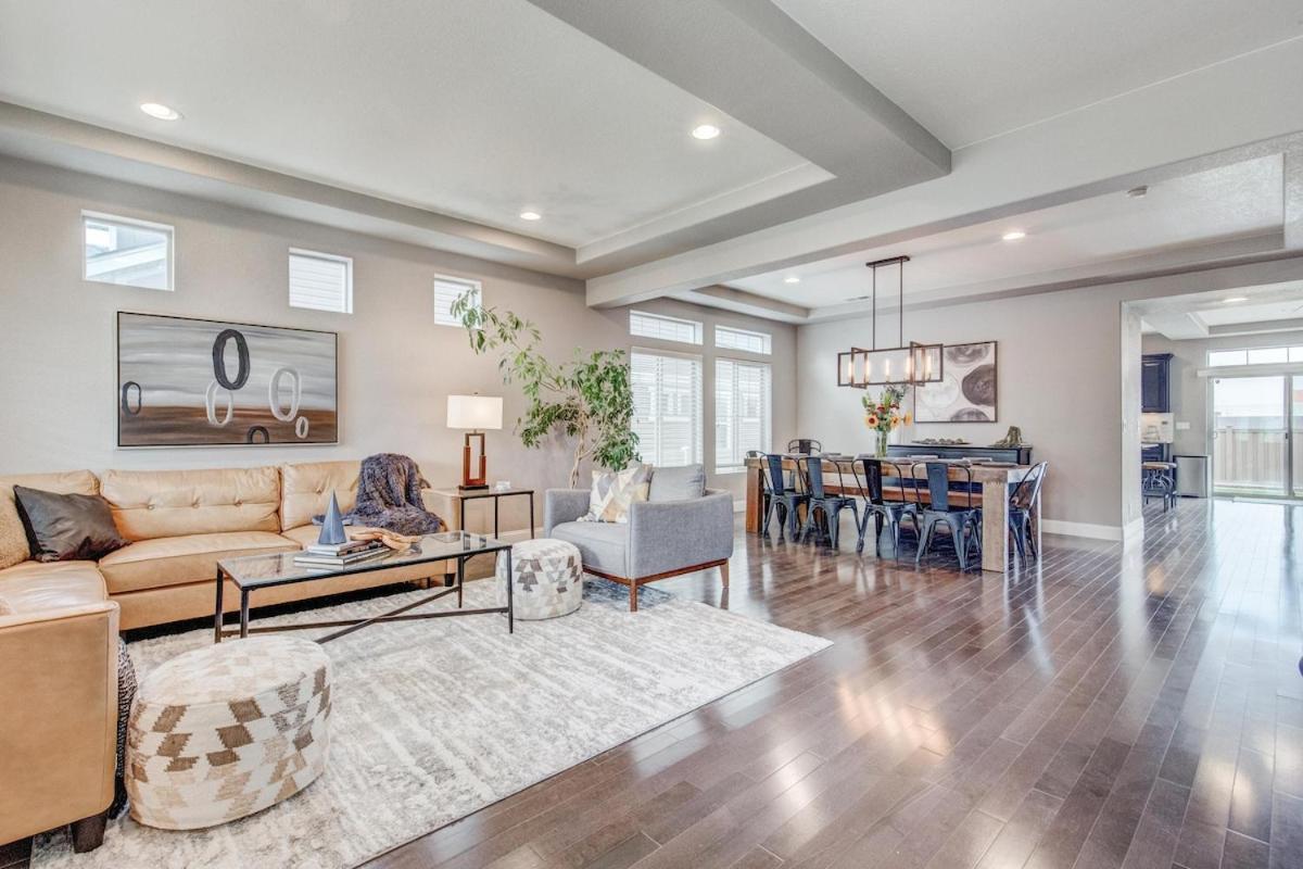 5400sqft 6br 5bath Office, Theater, Game Holiday home Denver